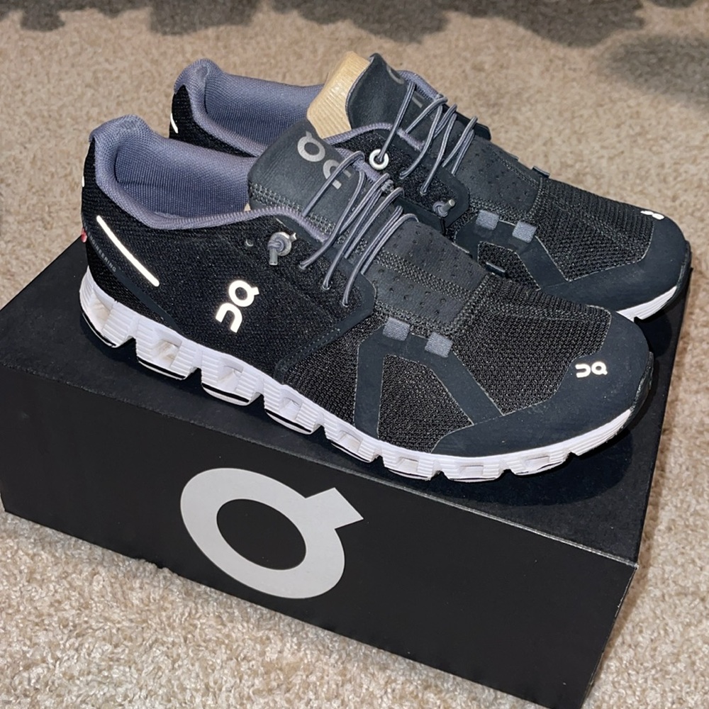 On Cloud Tennis Shoes — 7.5